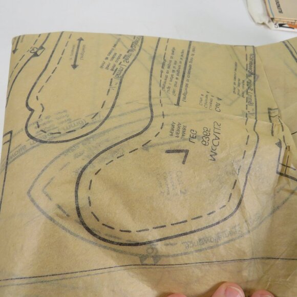 McCalls 6365 Sewing Pattern UNCUT with applique patterns Apron, Oven Mitts - Picture 4 of 7